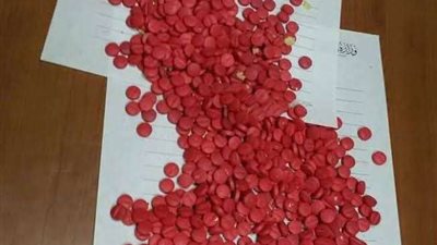 الجمارك: تظبط تهريب كمية كبيرة من الترامادول مع أحد الركاب