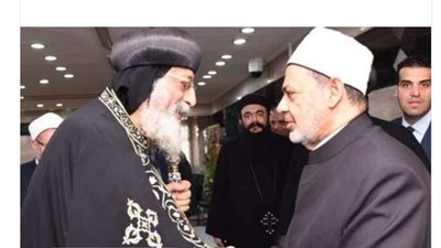 شيخ الأزهر يهنئ البابا تواضروس والأقباط بعيد القيامة المجيد