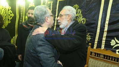 صور.. فنانون وسياسيون وإعلاميون في عزاء لينين الرملي