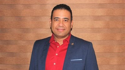 محمد عماد يوضح كيفية إجراء عملية تجميل الأذن الخفاشية