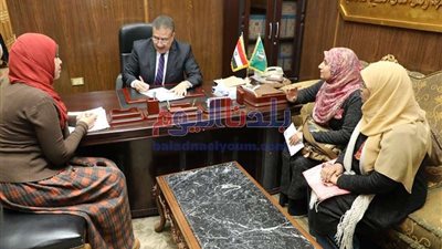 محافظ المنوفية يواصل لقائه بالمواطنين ويفحص عدد من الشكاوي والطلبات