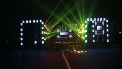 ناشطة سعودية تُهاجم المسلمون بالعالم وتطالب بإنشاء 