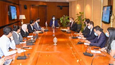 وزيرة الهجرة تشارك أسر الشهداء حفل إفطار 