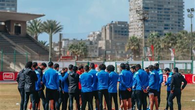 فايلر يجتمع مع لاعبي الأهلي استعدادًا لمواجهة المصري