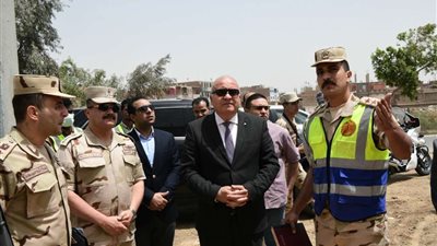 محافظ قنا يتابع سير العمل بعدد من  مشروعات حياة كريمة بأبوتشت