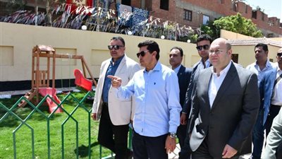 وزير الرياضة يتفقد مركزي شباب الصف والشوبك الشرقي بعد تطويرهما ضمن مبادرة 