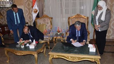 محافظ المنيا يوقع بروتوكول تعاون مع بنك التنمية الصناعية