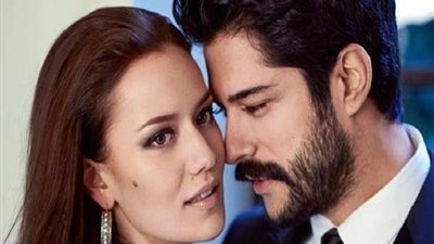 وفاة والد الممثلة التركية فهرية أفجين