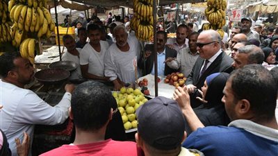 محافظ قنا يفاجئ أسواق بيع السلع الغذائية بأبوتشت لمواجهة الغش التجارى