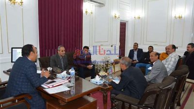 نائب محافظ المنيا يبحث تفعيل منظومة التحصيل الإلكتروني ضمن التحول الرقمي