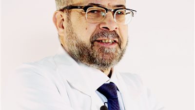 بعد اتهامه في وفاة طفلة مريضة بالسكر..الحكاية الكاملة لأزمة الدكتور جودة عواد