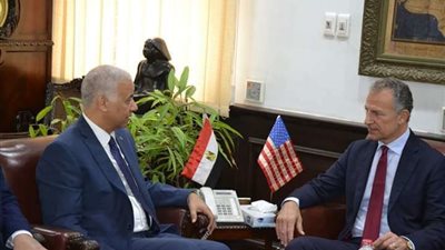 رئيس جامعة الإسكندرية يستقبل السفير الأمريكي بالقاهرة لدعم التعاون المشترك