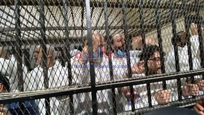 بعد الحكم عليهم بالمشدد.. انهيار وبكاء أسر حسن راتب وعلاء حسانين (صور)