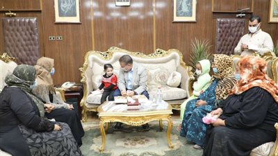 لضمور كامل بالجسم .. كرسي كهربائي لمواطنة بالمنوفية