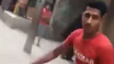 مستخدماً كلبه.. شاب يهاجم جمعية خيرية أثناء توزيع وجبات الإفطار