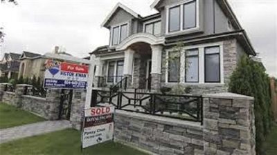 تراجع مبيعات المساكن وارتفاع الأسعار في كندا خلال الشهر الماضي