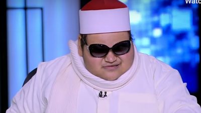 طالب أزهري كفيف: جدي هو خير سند لي ووزيرة التضامن وفرت لي سيارة للذهاب للجامعة (فيديو)