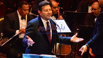 هاني شاكر يطرب الحضور بحفل عيد الحب (صور)