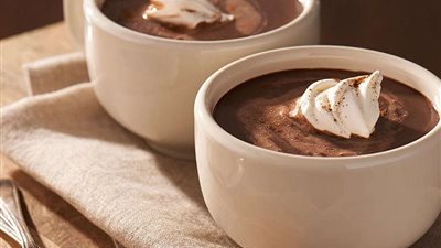 صداع وكوليسترول.. مخاوف خطيرة بسبب الشيكولاتة الساخنة