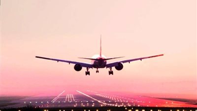 تبدأ منه الحرائق.. مضيف طيران يكشف اسوأ مكان في الطائرة