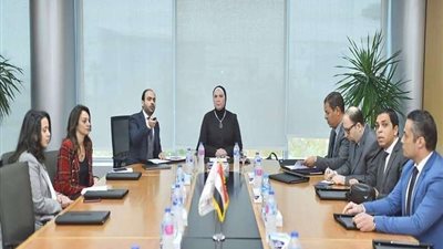 وزيرة الصناعة: جاري وضع آلية لتسجيل الشركات المصدرة للسوق المصري