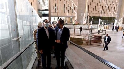 مدبولي تفقد مصنع منتج الصلصة وحوار مع العاملين