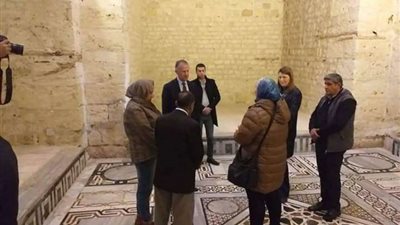 السفير الأمريكي يزور قلعة 