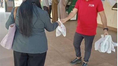 وزارة النقل توزع هدايا بمحطتي مترو خلال احتفال الأقباط بعيد القيامة