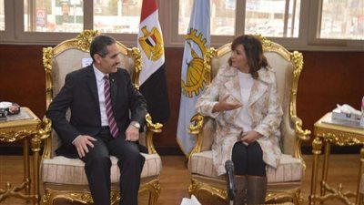 وزيرة الهجرة تصل 