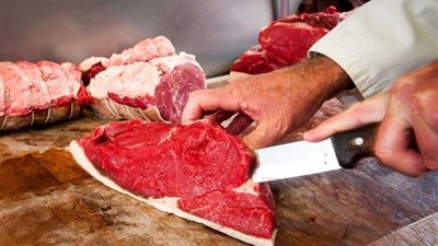 ما القصة.. جزارة تبيع كيلو اللحمة بـ جنيه في العريش