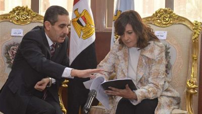 وزيرة الهجرة ومحافظ الغربية يعقدان اجتماعًا لمناقشة خطة الاستدامة بالقرى المنتجة