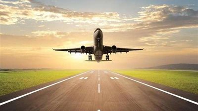 بسبب والدته.. طيار يبيع ممتلكاته ليسافر مع حيوانه الأليف حول العالم