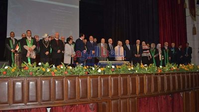 صور.. أكاديمية البحث العلمي تكرم 300 عالم في مختلف التخصصات