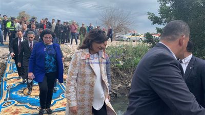 وزيرة الهجرة عن واقعة فرش المعدية بـ