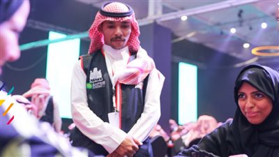 جوائز ضخمة.. النساء ينافسن الرجال في بطولة البلوت لأول مرة بالسعودية (فيديو)