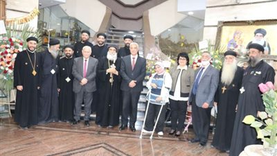 رئيس جامعة المنوفية يقدم التهنئة لنيافة الأنبا بنيامين باحتفالات عيد القيامة المجيد