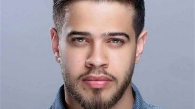 أدهم نابلسي يقرأ القرأن بعد اعتزاله الغناء