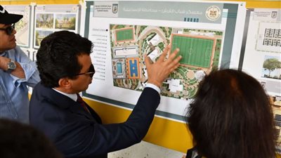 وزير الشباب والرياضة ورئيس جامعة قناة السويس يتفقدان تطوير معسكر شباب القرش
