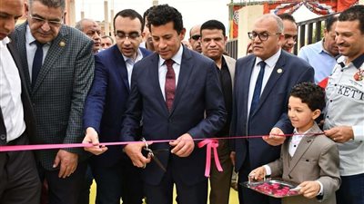 صبحي.. يختتم زيارته للإسماعيلية بتفقد مركز شباب الشيخ زايد