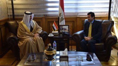 وزير الشباب يبحث التعاون الثنائى مع سفير البحرين بالقاهرة.. صور