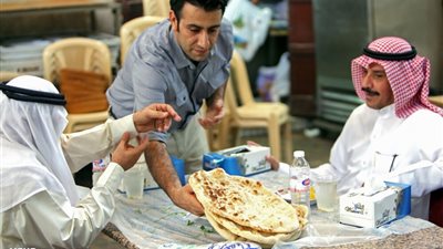 احذر!!  لماذا يقدم الخبز قبل الطعام فى المطاعم؟