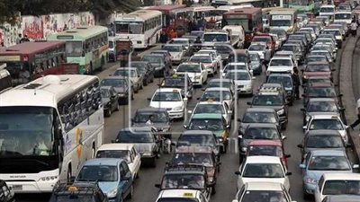 كثافة مرورية بسبب حادث تصادم بنفق الجولف