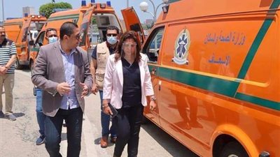 محافظ دمياط.. تقدم واجب العزاء لوالدي «الأشقاء الأطباء الثلاثة»