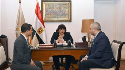 وزيرة الثقافة تجتمع مع تامر عبدالمنعم وهشام عطوة لوضع اللمسات النهائية لـ