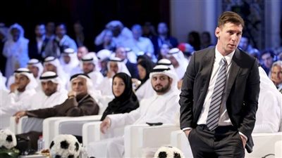 ميسي يزور دبي في خضم أزمات برشلونة لهذا السبب