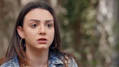 كأنها ممثلة مخضرمة .. 