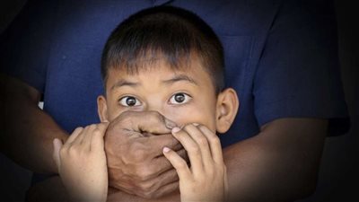 بعد ضبطها.. خاطفة أطفال تعترف: أخطف ولدًا كل 3 سنوات وأكره البنات