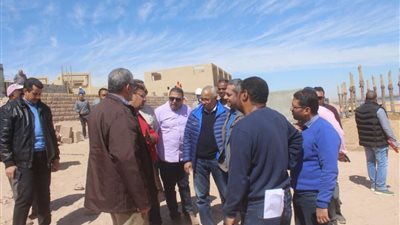 نائب وزير الإسكان للمشروعات القومية يتفقد مشروعات مدينة أسوان الجديدة