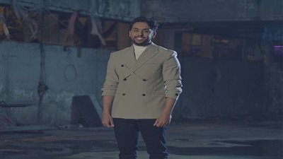 بالفيديو.. المطرب علي مغربي يطرح أغنية 