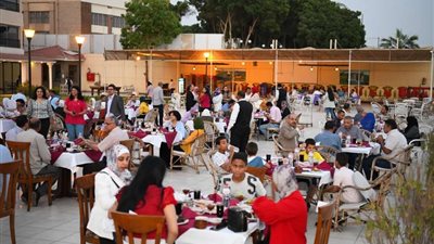 بمشاركة 40 طفل من دور الرعاية.. محافظ قنا يشارك في حفل إفطار وجلسة حوارية لمشروع ابنتي الغالية